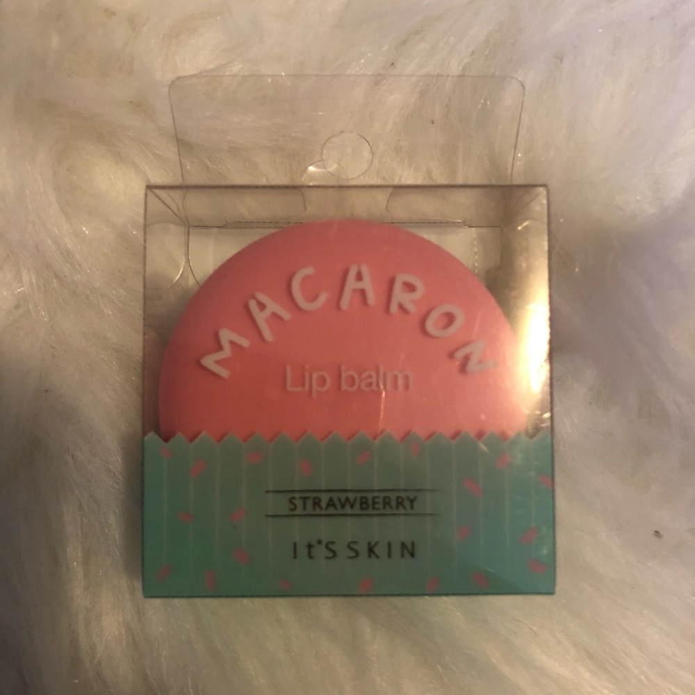 🍎 5 for $20 bundle item! It’s skin strawberry lip